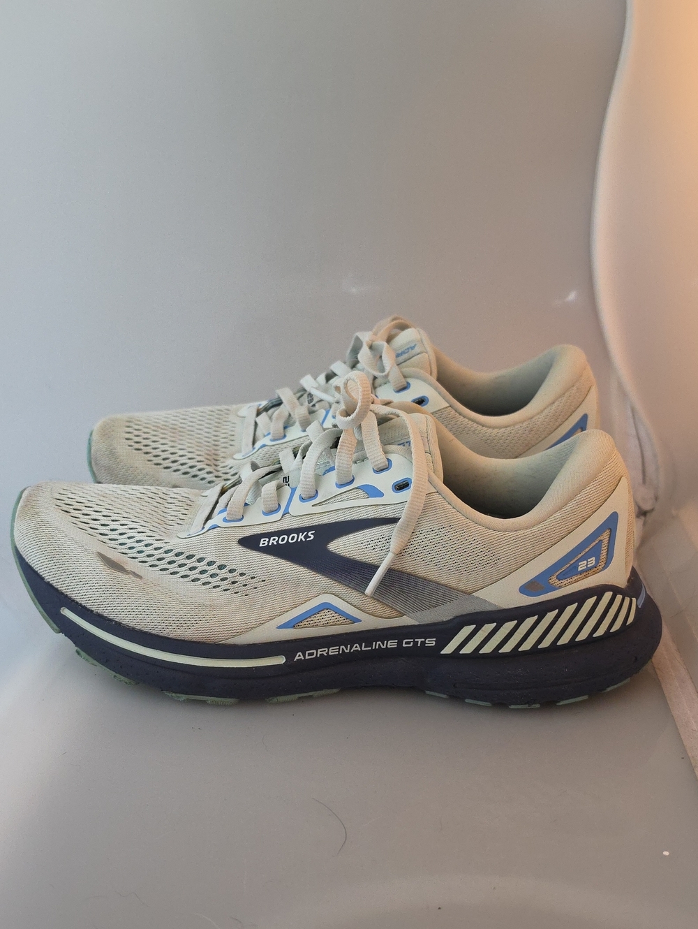 Brooks Adrenaline GTS - Cream Upper with Blue and Navy Accents